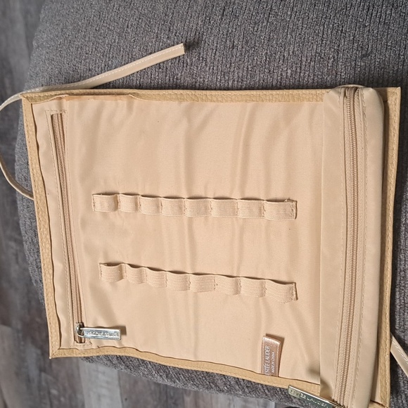 Estee Lauder Elegant Cream PU Leather Makeup Brush Roll Clutch - Picture 2 of 4